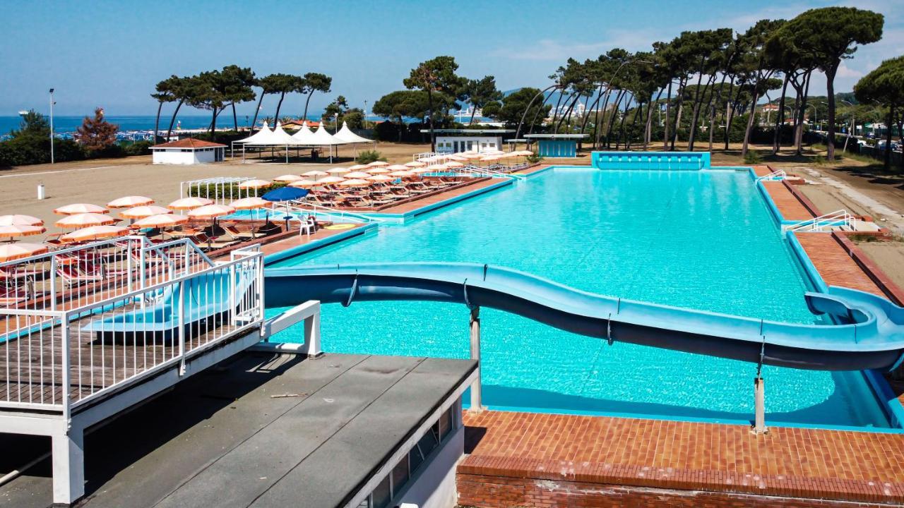 Villaggio Torre Marina Marina di Massa Extérieur photo